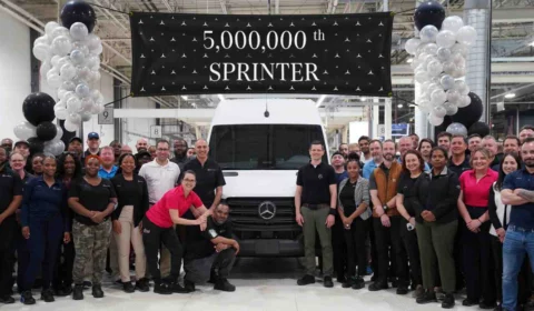 Mercedes-Benz Vans celebra 5 Milhões de Sprinters produzidas com eSprinter elétrica entregue à FedEx