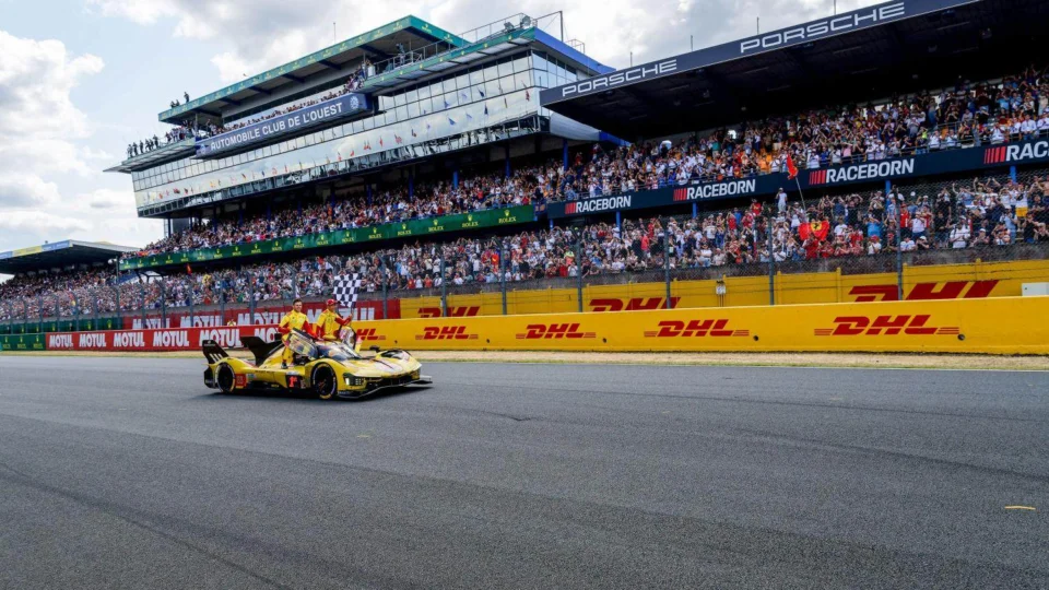 De herói acidentado a Rei de Le Mans: Robert Kubica conquista vitória histórica nas 24 Horas de 2025 com a Ferrari