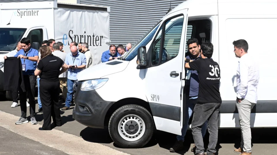 Mercedes-Benz fortalece parcerias com implementadores no Brasil e certifica novas empresas no Programa VanPartner