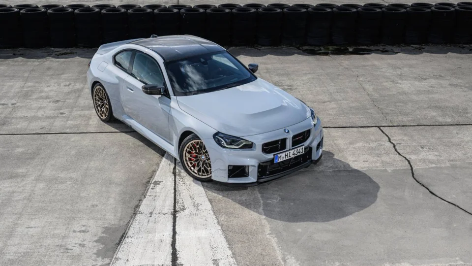 BMW M2 CS 2025: Edição limitada com 530 cv e design em fibra de carbono