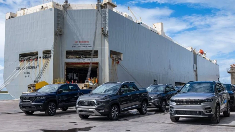 Stellantis bate recorde histórico com exportação de 4.006 veículos de goiana (PE) para a Argentina