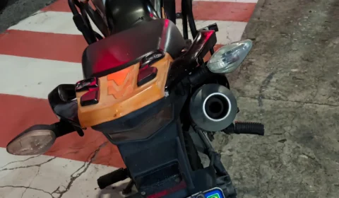 Homem de 23 anos é detido em Manaus por adulteração de placa de motocicleta e falta de CNH