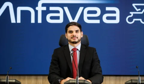 Queda no varejo de veículos leves liga alerta na indústria automotiva