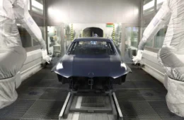 BMW celebra 45 mil unidades do Série 3 produzidas em Araquari com nova cor Arctic Race Blue