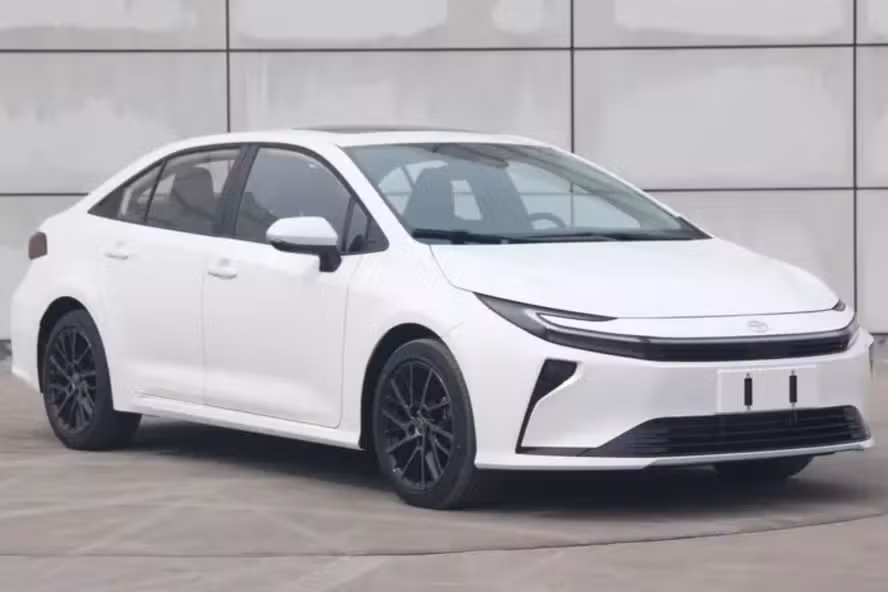 Toyota Corolla 2025 chega ao Brasil com design totalmente renovado e tecnologias de ponta