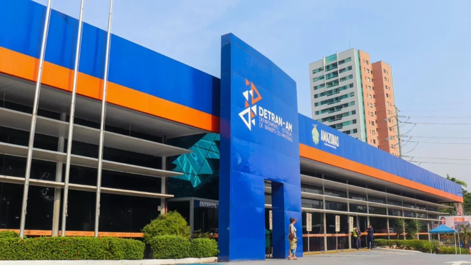 Detran-AM suspende novos serviços de CNH para adequação ao novo modelo nacional