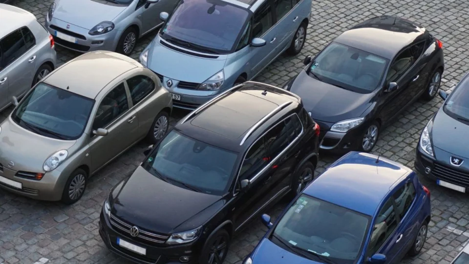 Fenabrave projeta crescimento de 3% nas vendas de veículos no Brasil em 2026