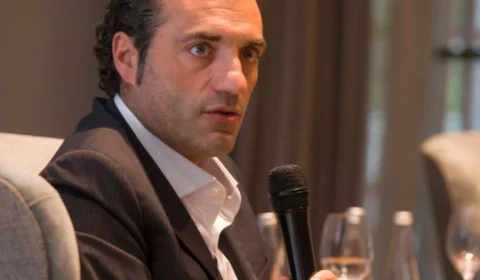 Stellantis sangra em 2025: Prejuízo bilionário e o desafio de Antonio Filosa