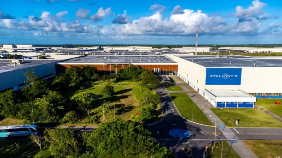 Stellantis eleva o jogo: Primeiro híbrido-leve 48V Flex será produzido em Pernambuco ainda em 2026