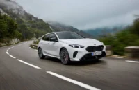 BMW abre 2026 com o pé no acelerador: Novo M135 xDrive desembarca no Brasil com 317 cv