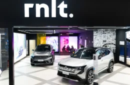 Renault inaugura loja conceito “rnlt” em Brasília e antecipa chegada do novo Koleos 2026