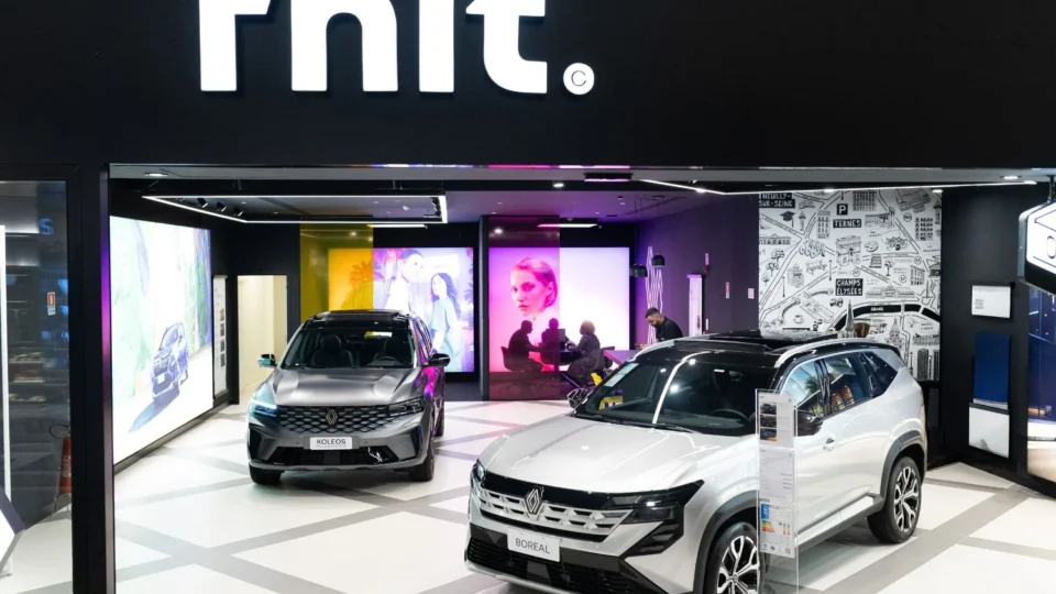 Renault inaugura loja conceito “rnlt” em Brasília e antecipa chegada do novo Koleos 2026