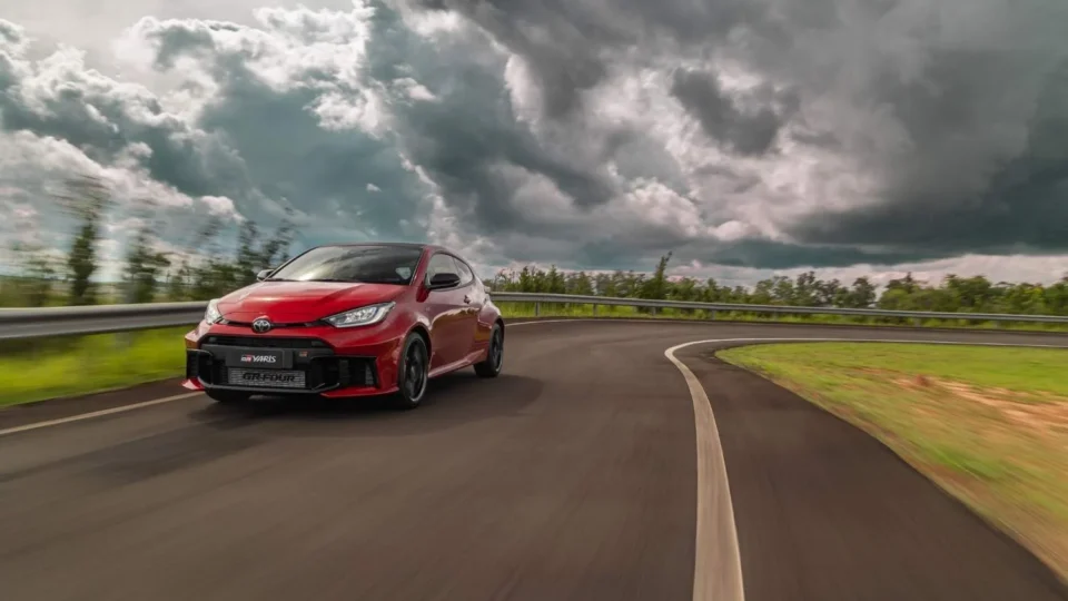 Toyota GR Yaris desembarca no Brasil: O “Pocket Rocket” de 304 cv chega por R$ 354.990