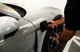 Porsche e GreenV inauguram primeiro hub de recarga ultrarrápida no Nordeste