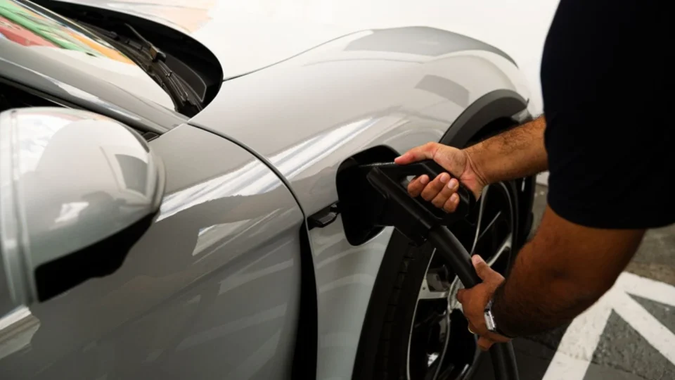 Porsche e GreenV inauguram primeiro hub de recarga ultrarrápida no Nordeste