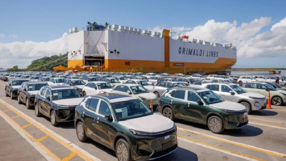 Geely EX5 EM-i desembarca no Brasil: SUV híbrido terá produção nacional no Paraná ainda em 2026