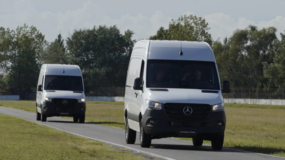Mercedes-Benz Sprinter ganha transmissão automática 9G-Tronic em toda a linha: veja preços e detalhes