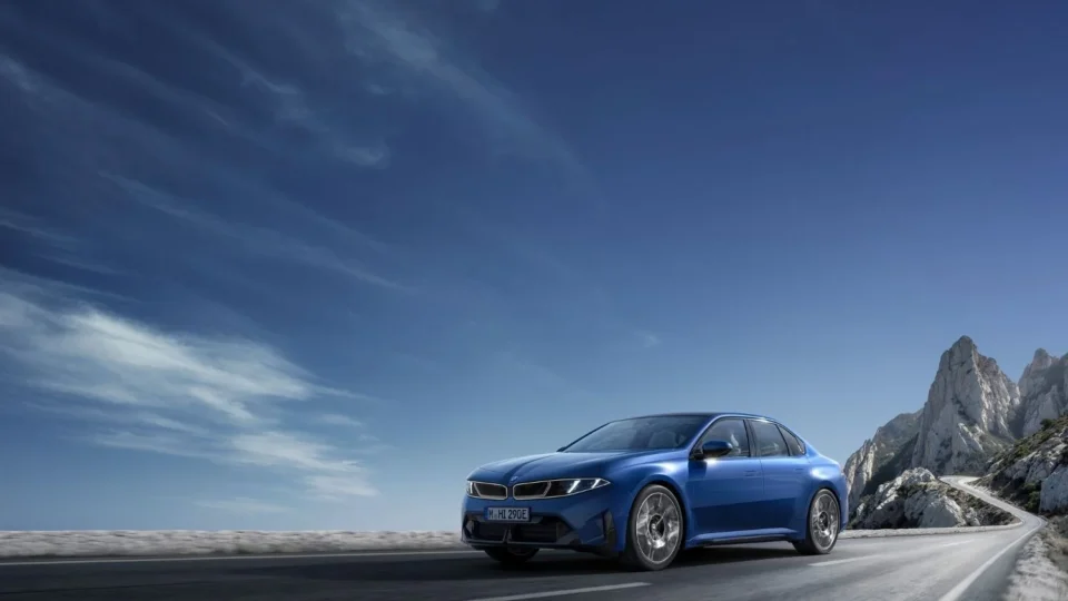 O Despertar da Neue Klasse: BMW i3 Chega em 2026 para Redefinir o Prazer de Dirigir Elétrico