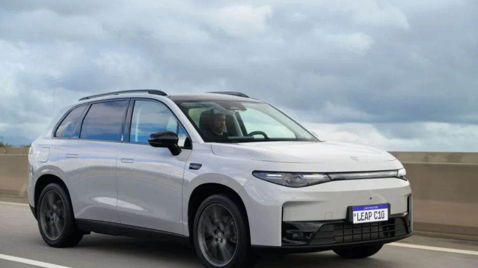 Leapmotor C10 Ultra-Híbrido brilha na Europa e conquista o título de “Híbrido Plug-In do Ano” em Portugal