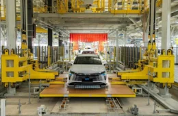 BYD acelera no Brasil: meta de 250 mil vendas em 2026 coloca marcas tradicionais em xeque