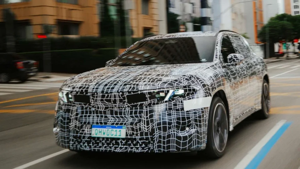 BMW iX3 2026: O “Marco Zero” da nova era elétrica chega ao Brasil