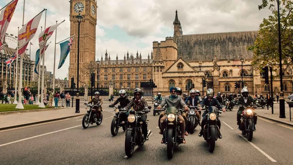 Triumph e DGR 2026: Elegância e solidariedade sobre duas rodas