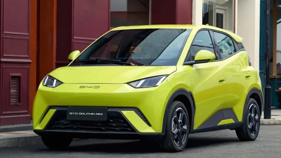 BYD Dolphin Mini acelera para o terceiro mês como mais vendido no varejo em abril