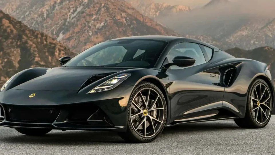 Lotus no Brasil: Marca icônica desembarca no país com linha completa de esportivos e elétricos