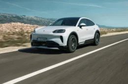 Porsche revela o novo Cayenne Coupé Elétrico 2026 com até 1.156 cv em Pequim