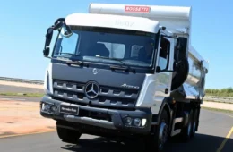 Mercedes-Benz reforça linha Atego com novos modelos 3433 e 3033 na Agrishow 2026