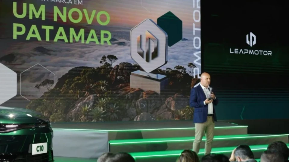 Stellantis confirma produção do Leapmotor B10 e C10 em Pernambuco e anuncia tecnologia REEV flex inédita
