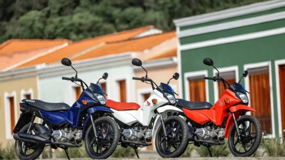 Nova Honda Pop 110i ES 2027 inova com freios nas mãos e rodas de liga leve