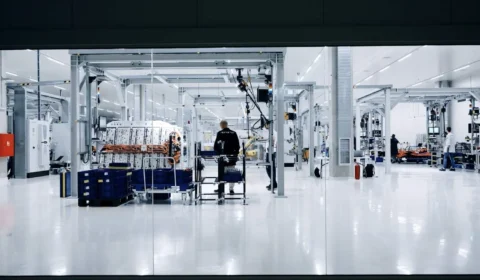 BMW e Rimac unem forças: Novo i7 estreia com baterias Gen6 e tecnologia de hipercarros