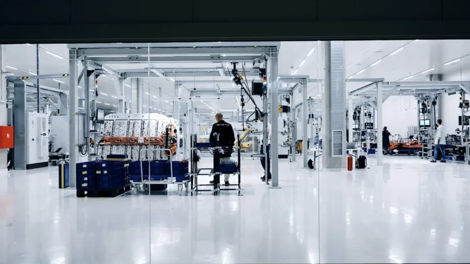 BMW e Rimac unem forças: Novo i7 estreia com baterias Gen6 e tecnologia de hipercarros