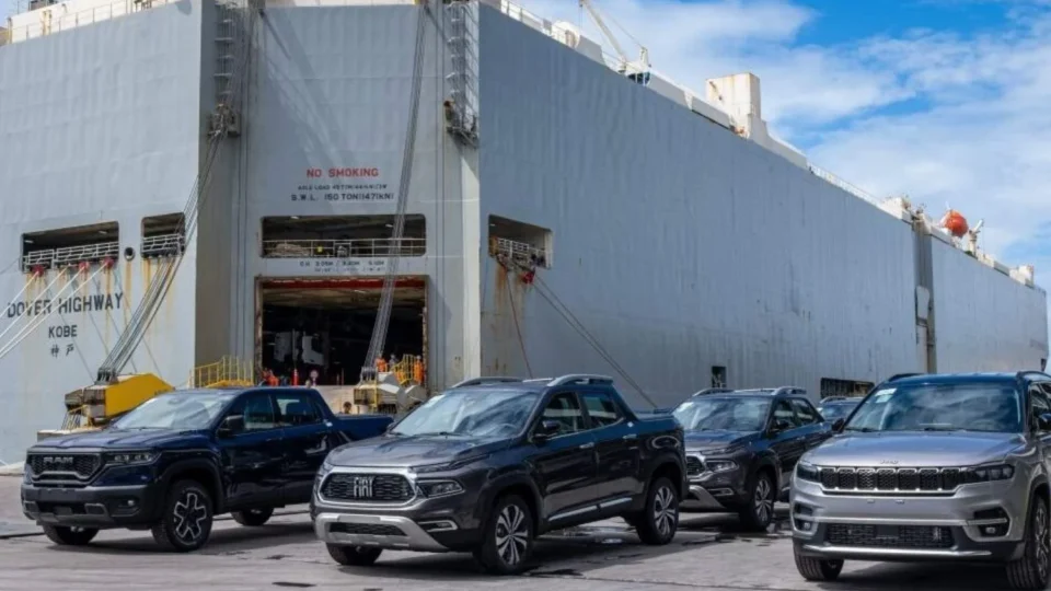 Exportações de veículos crescem pelo quinto mês seguido, mas trimestre acumula queda de 18,5%