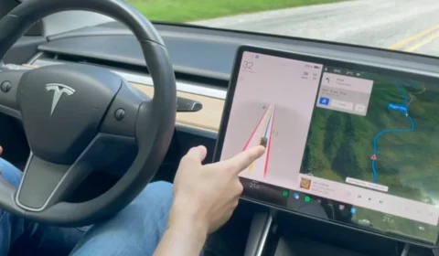 Fim da linha para o HW3: Tesla admite que hardware não suporta FSD e anuncia “microfábricas” para retrofits