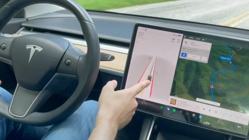 Fim da linha para o HW3: Tesla admite que hardware não suporta FSD e anuncia “microfábricas” para retrofits