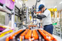 Toyota sai na frente e inaugura montagem de baterias para híbridos em Sorocaba