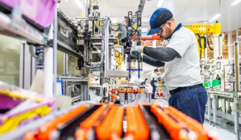 Toyota sai na frente e inaugura montagem de baterias para híbridos em Sorocaba