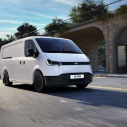 Ford Transit City: Nova van elétrica chega ao Brasil no segundo semestre para dominar as entregas urbanas