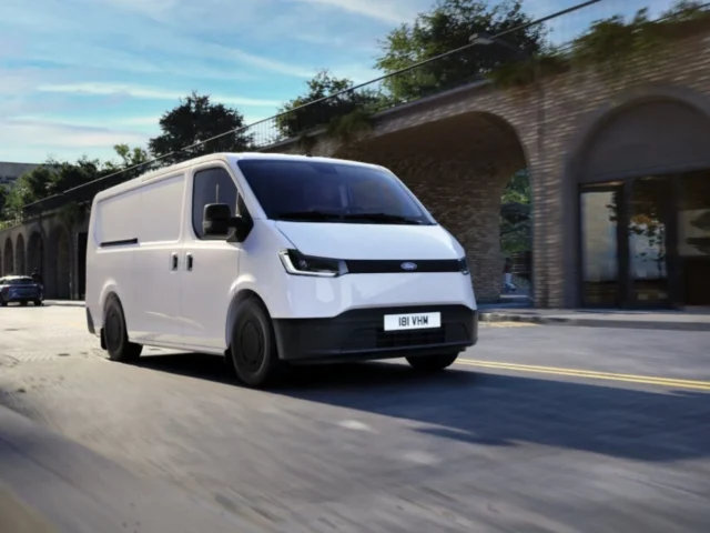 Ford Transit City: Nova van elétrica chega ao Brasil no segundo semestre para dominar as entregas urbanas