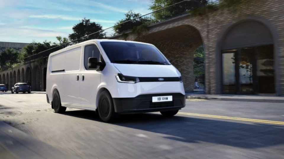 Ford Transit City: Nova van elétrica chega ao Brasil no segundo semestre para dominar as entregas urbanas