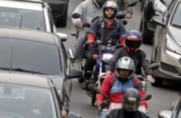 Na contramão dos carros: Frota de motocicletas cresce e fica mais jovem no Brasil