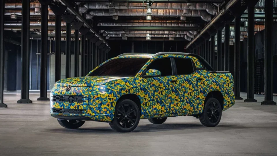 De olho na Copa: Volkswagen revela a picape Tukan e o conceito T-Cross canarinho