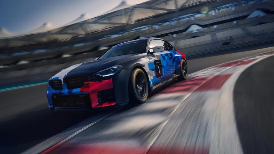 BMW M2 CUP estreia no Brasil: nova categoria de automobilismo acelera em Interlagos
