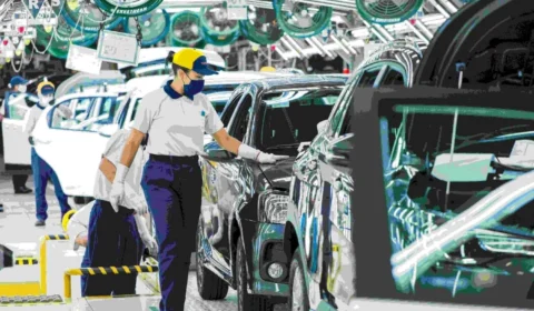 Com mercado aquecido, montadoras geram maior volume de empregos da década