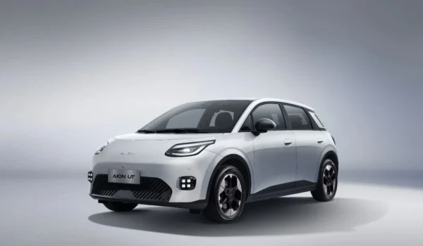 GAC Aion UT inicia pré-venda no Brasil com mira apontada para o BYD Dolphin