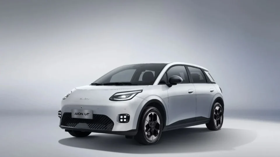GAC Aion UT inicia pré-venda no Brasil com mira apontada para o BYD Dolphin