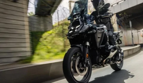 Nova BMW R 1300 GS Adventure Dark Edition: A Big Trail vestida para a noite