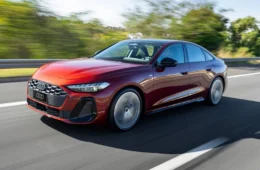 Audi A5 2026 estreia no Brasil com mais tecnologia, segurança e app integrado ao ChatGPT